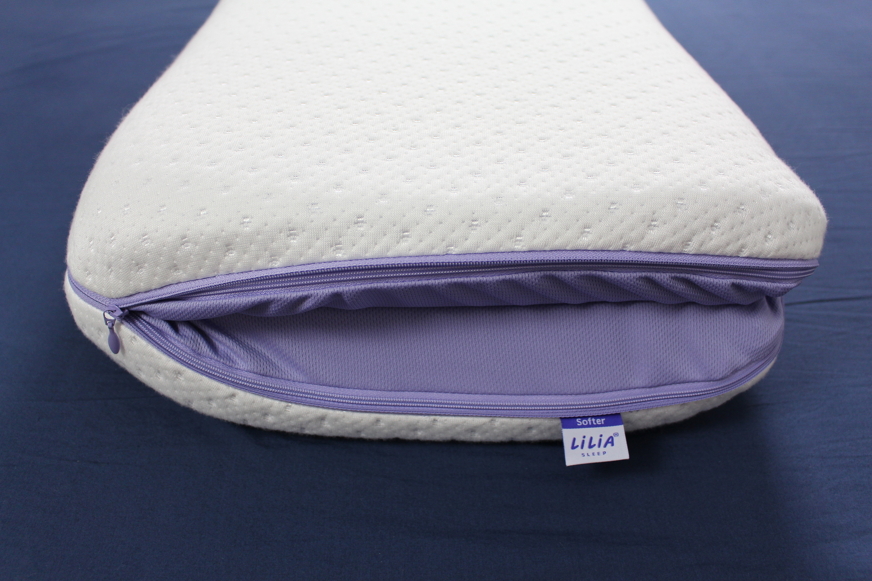 Open ritsen van de Forever Pillow